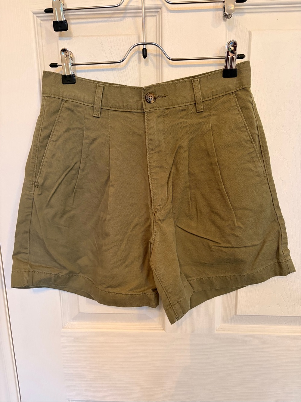Women’s Levi’s Pleated Trouser Shorts